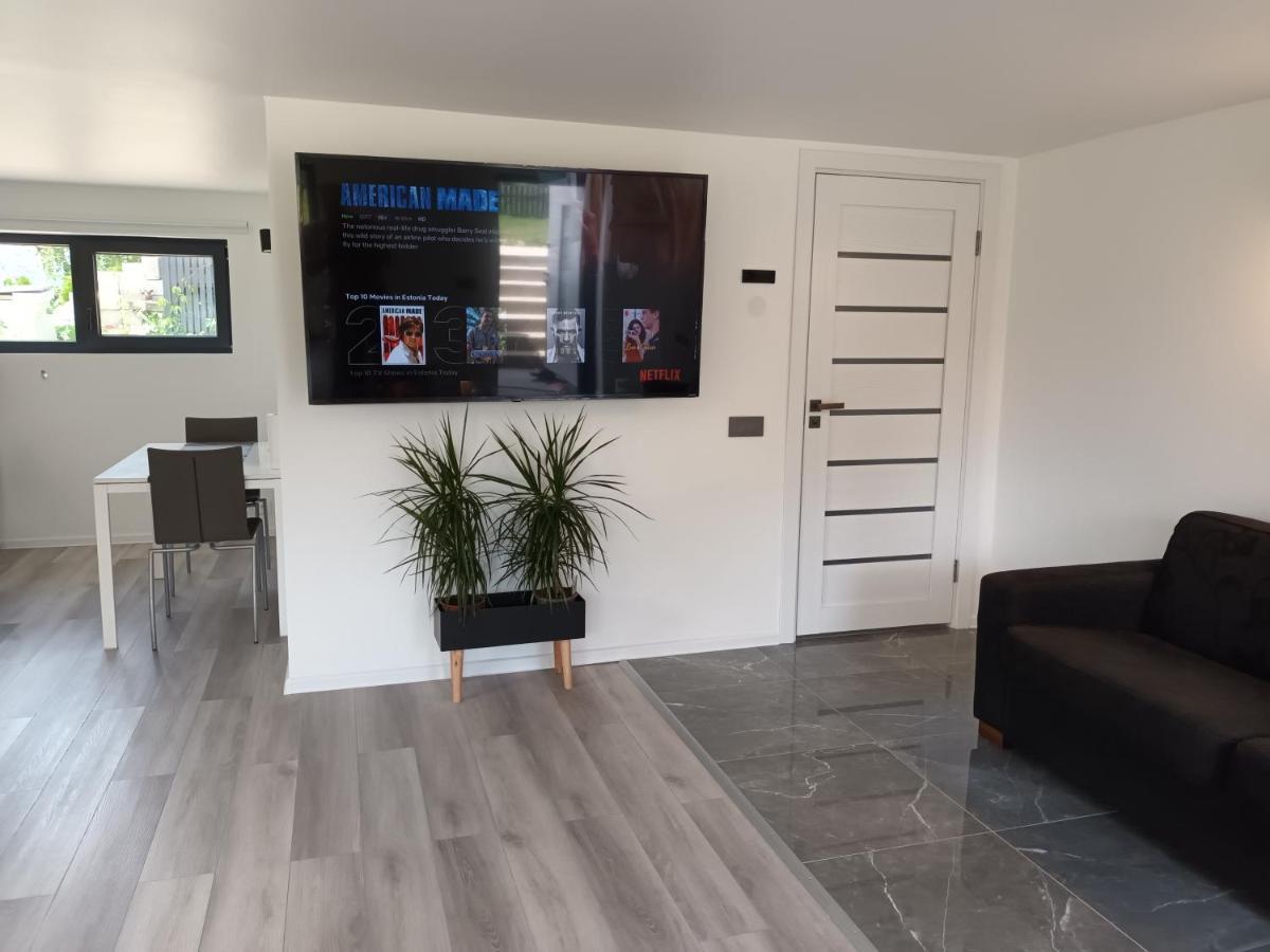 Luxury Apartment Private House And Parking Netflix ตาร์ตู ภายนอก รูปภาพ
